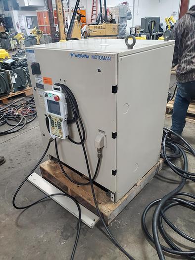 Used Yaskawa Motoman MH165-100 Industrial Robot With DX100 Controller