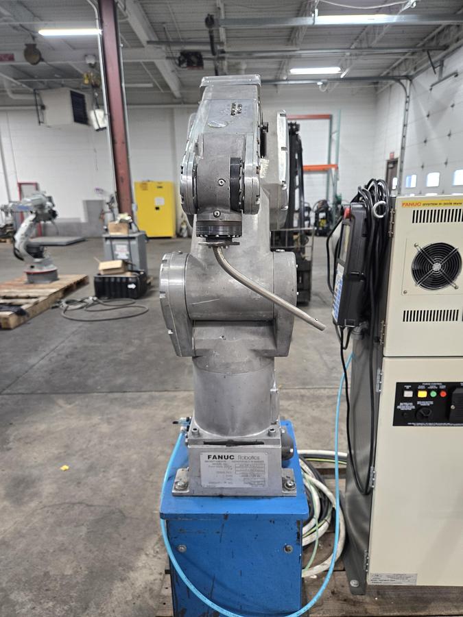 Used Fanuc Paint Mate 200ia/5L industrial Paint Robot With R-30ib Controller