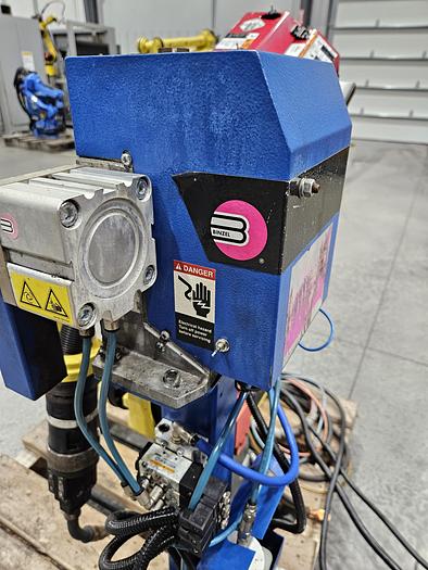 Used Fanuc Arcmate 100ic Industrial Welding Robot With Lincoln PW R450 And Reamer