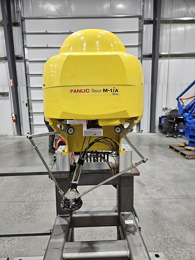 Used Fanuc M-1iA/1HL Industrial Spider Robot With R-30ib Controller