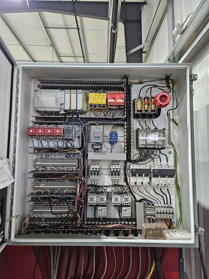 Used Complete Lincoln System 50 Robotic Welding Cell W/ FANUC 100ibe/R-30ia Dual HS and Safety