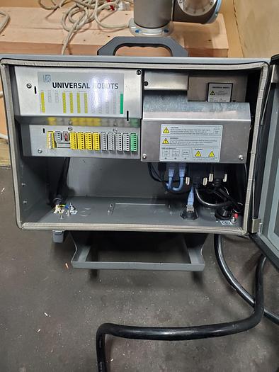 Used 2015 Universal UR5 Industrial Cobot