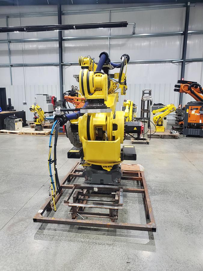 Used Fanuc M-900ia/260L Industrial Robot With R-30ib Controller