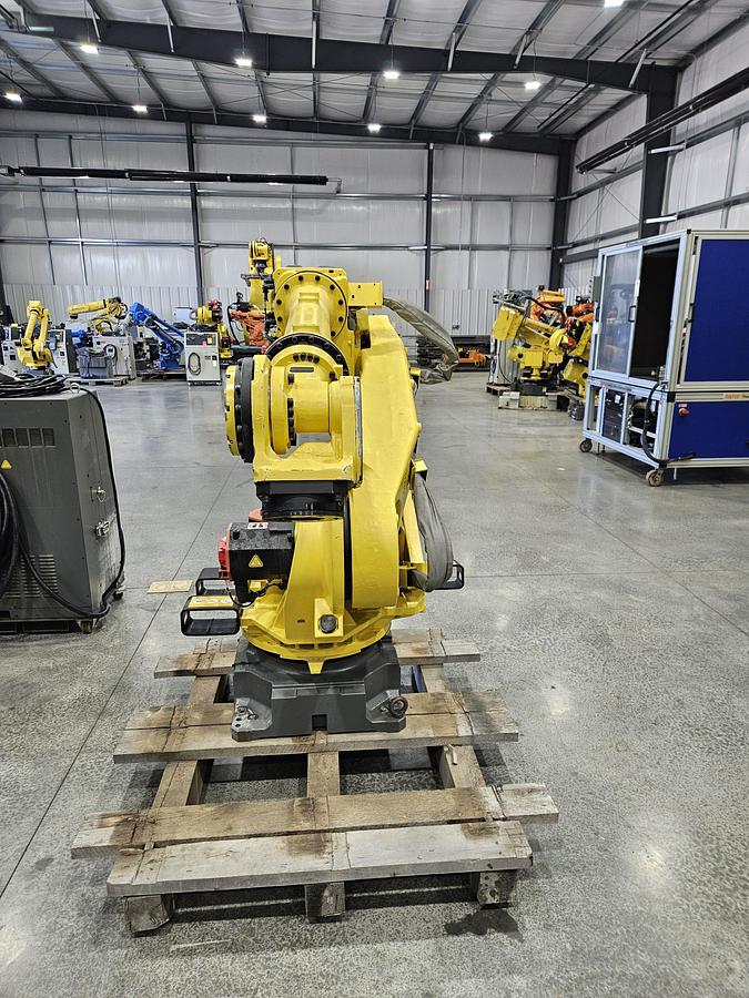 Used Fanuc R-2000ib/125L Industrial Robot With R-30ia Controller