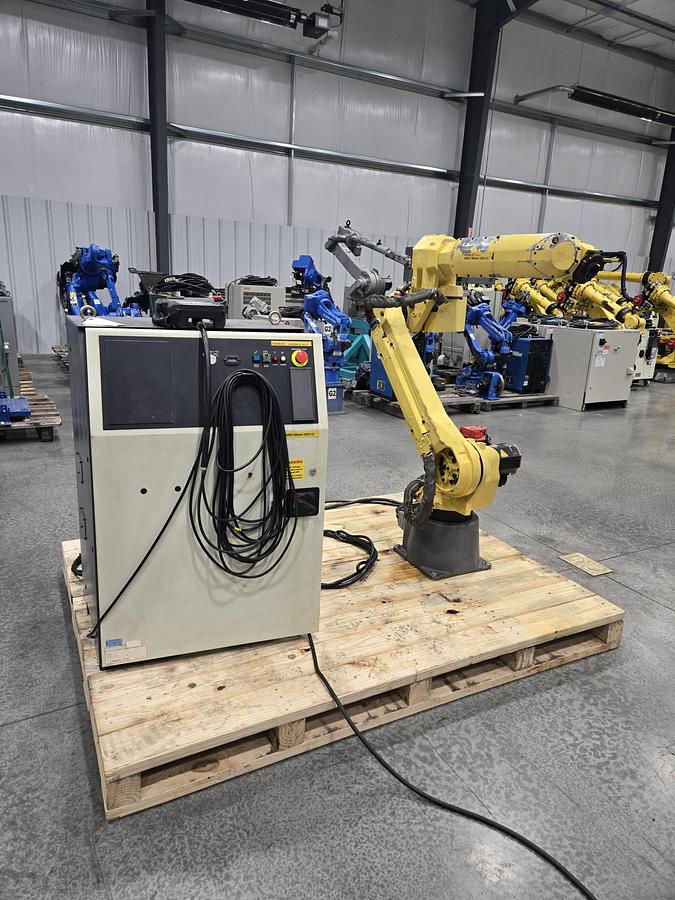 Used FANUC Arcmate 120ic Industrial Robot With R-30ia Controller