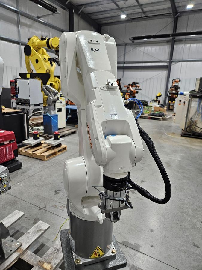 Used KUKA KR10 R1100-2HO Food Grade Industrial Robot With KRC5 Micro Controller