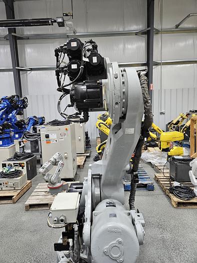 Used Yaskawa Motoman ES165D Industrial Robot With DX100 Controller