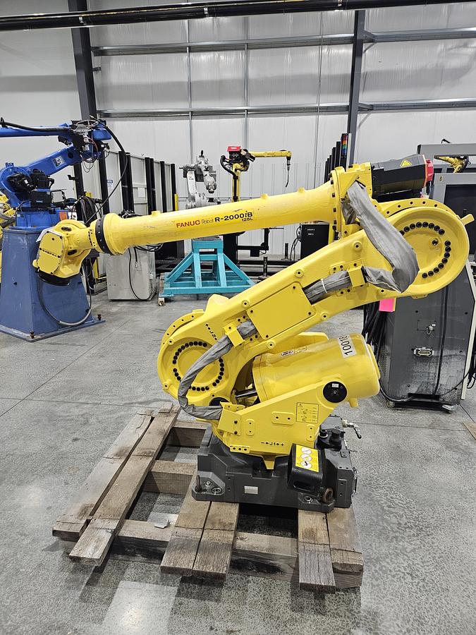 Used Fanuc R-2000ib/125L Industrial Robot With R-30ia Controller