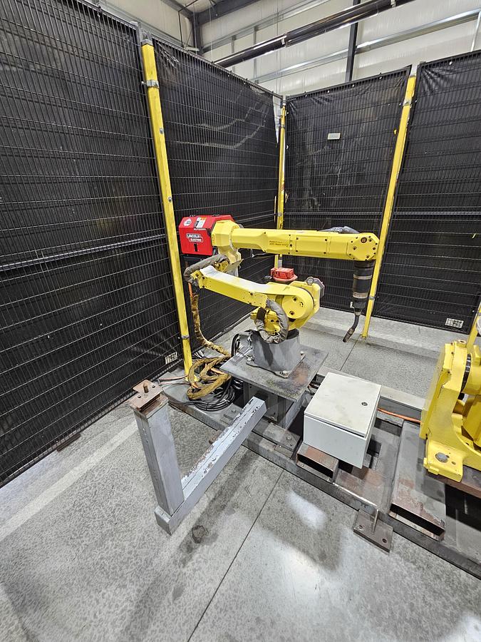 Used Complete FANUC Robotic Welding Cell W/ FANUC Arcmate 100ic/6l R-30ia Controller and Dual Tilt Rotate Positioners