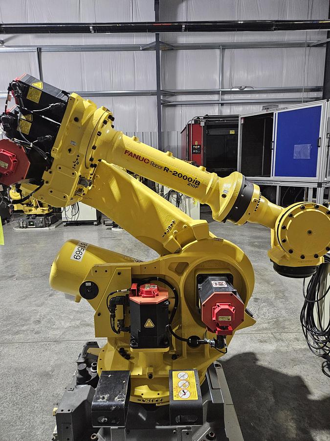 Used Fanuc R-2000ib/210F Industrial Robot With R-30ia Controller