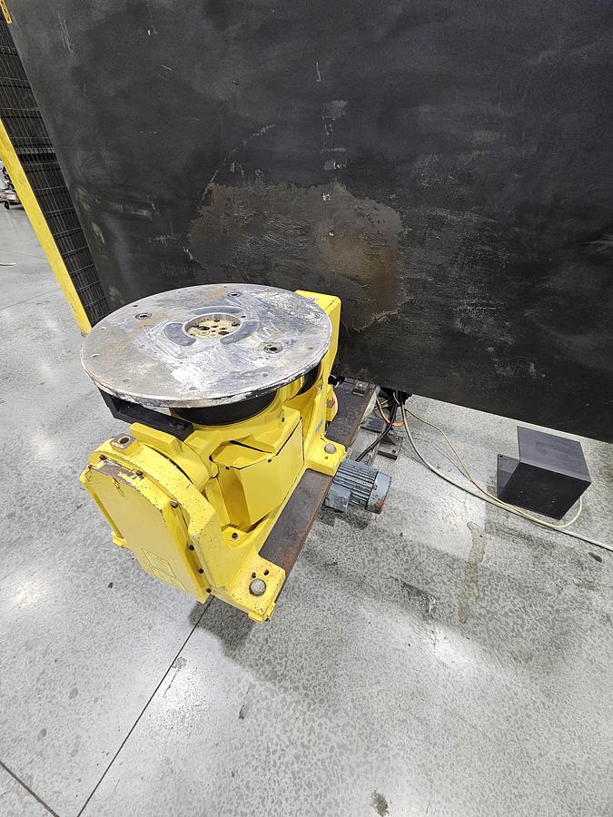 Used Complete FANUC Robotic Welding Cell W/ FANUC Arcmate 100ic/6l R-30ia Controller and Dual Tilt Rotate Positioners