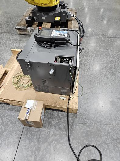 Used Fanuc M-410ic/315 Industrial Palletizing Robot With R-30ib Plus Controller