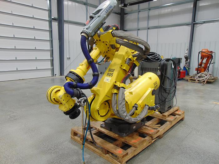 Used Fanuc R-2000ib/200R Industrial Robot With R-30ia Controller