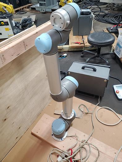 Used 2015 Universal UR5 Industrial Cobot