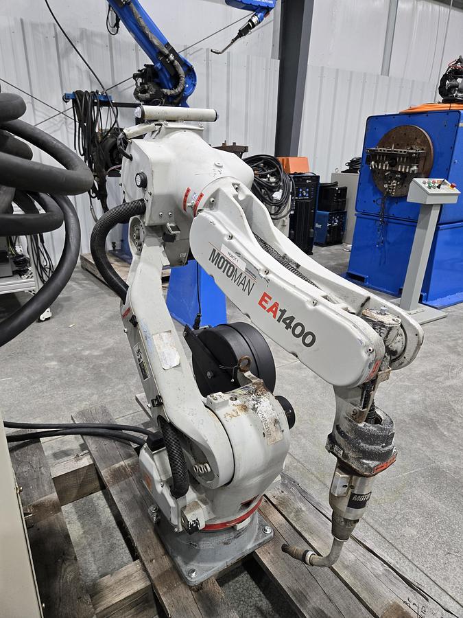 Used Yaskawa Motoman EA1400 Industrial Welding Robot With XRC 2001 Controller
