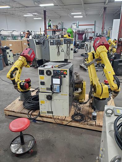 Used Fanuc Arcmate 120ic/10L and 100ic Dual Arm Industrial Robot With Tilt Rotate Positioner