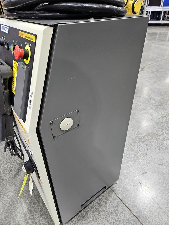Used Fanuc R-2000ib/125L Industrial Robot With R-30ia Controller