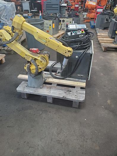 Used Fanuc Arcmate 100ic/6L Industrial Robot With R-30ib Controller