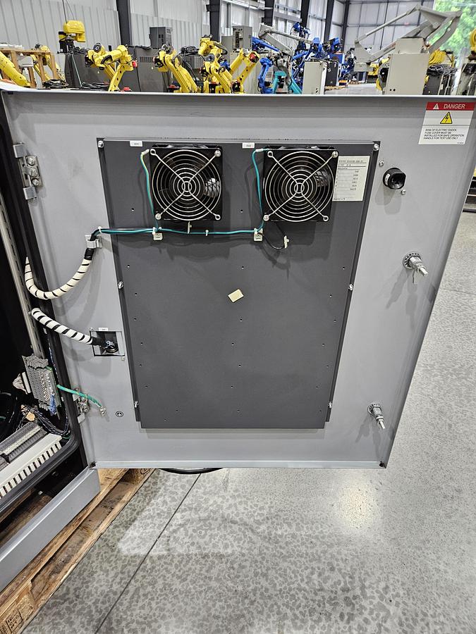 Used Yaskawa Motoman MH50 Industrial Robot With DX100 Controller