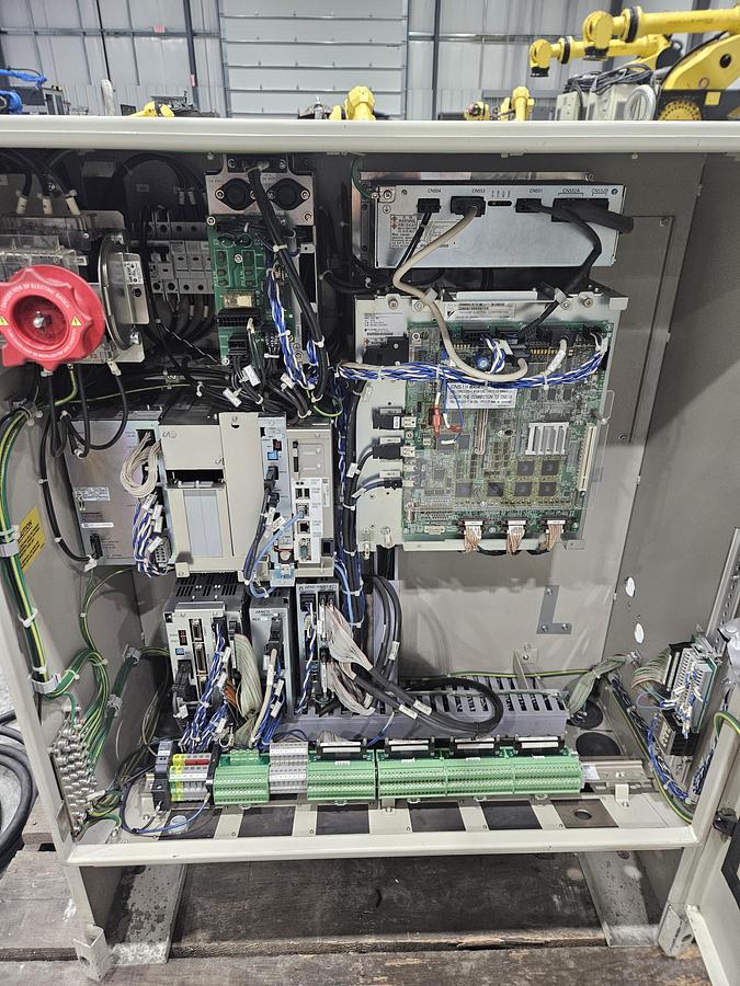Used Yaskawa Motoman MH6 With DX100 Controller