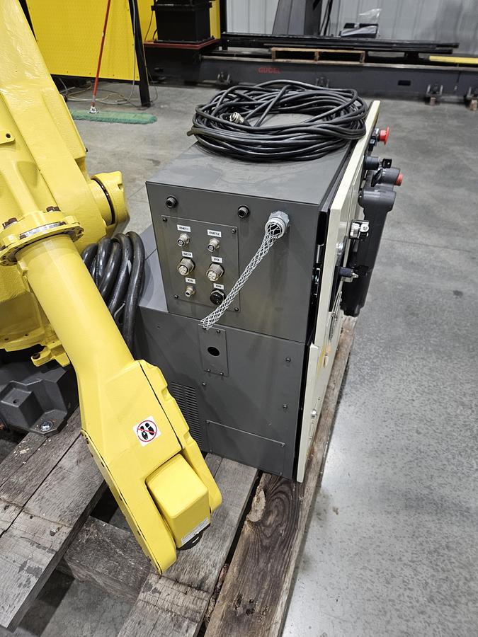 Used FANUC M-710ic/20M Industrial Robot With R-30ib Controller