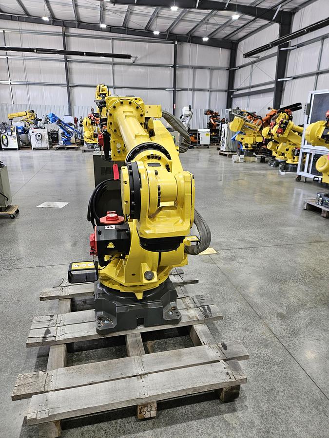 Used Fanuc R-2000ib/125L Industrial Robot With R-30ia Controller
