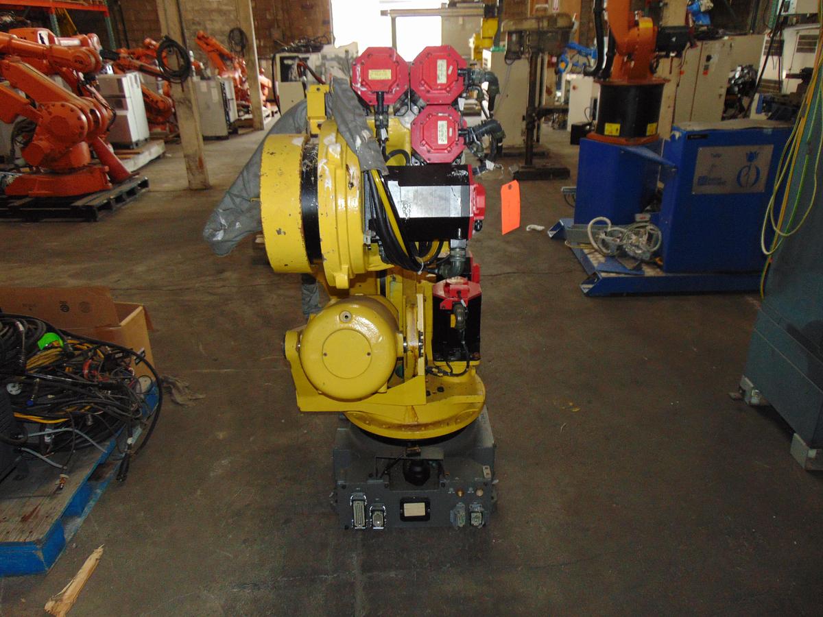 Used 2004 Fanuc R2000iA/165F