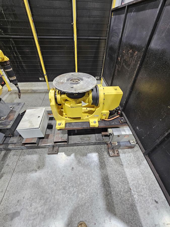 Used Complete FANUC Robotic Welding Cell W/ FANUC Arcmate 100ic/6l R-30ia Controller and Dual Tilt Rotate Positioners