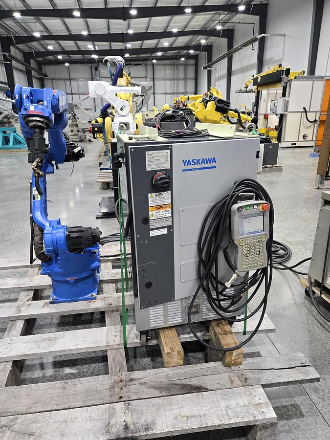 Used Yaskawa Motoman MA1440 Industrial Welding Robot With DX200 Controller