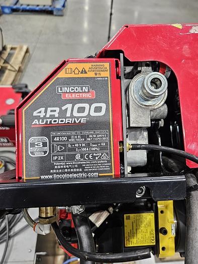 Used Fanuc Arcmate 100ic Industrial Welding Robot With Lincoln PWR350 and Dual Head