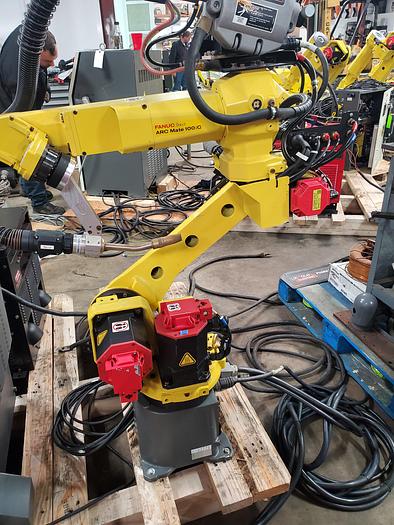 Used 2008 Fanuc Arcmate 100ic Industrial Robot with R-30ia Controller, Lincoln PW i400, and Cool Arc 40 - Only 25.5 Running Hours