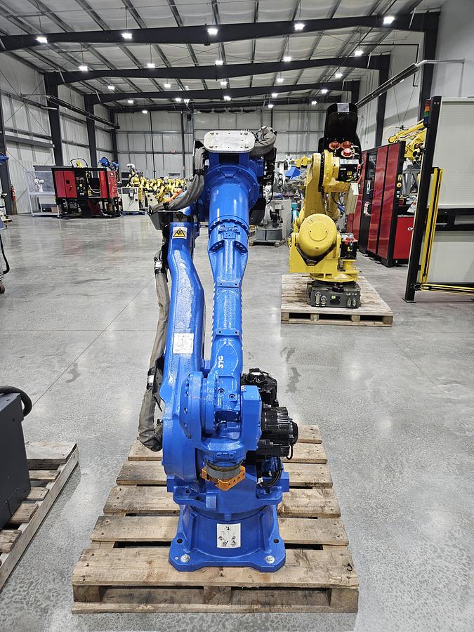 Used Yaskawa Motoman GP35L Industrial Robot With YRC1000 Controller
