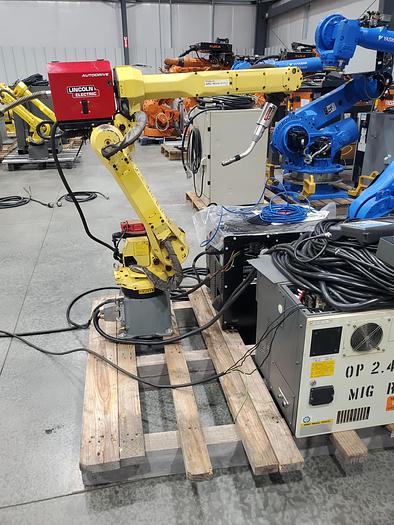 Used Fanuc Arcmate 100ic/6L Industrial Robot With R-30ib Controller and Lincoln Powerwave i400