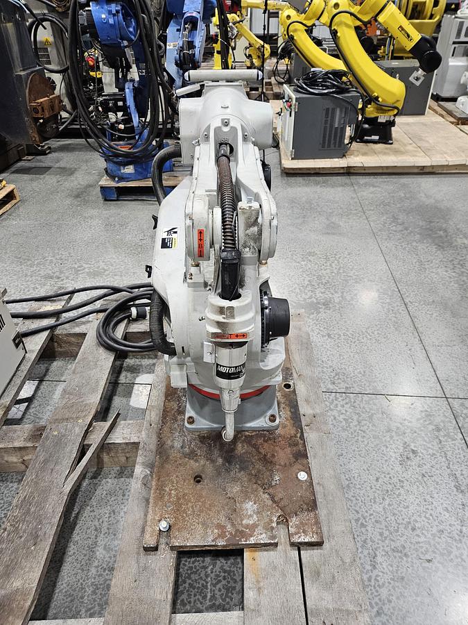 Used Yaskawa Motoman EA1400 Industrial Robot With XRC 2001 Controller