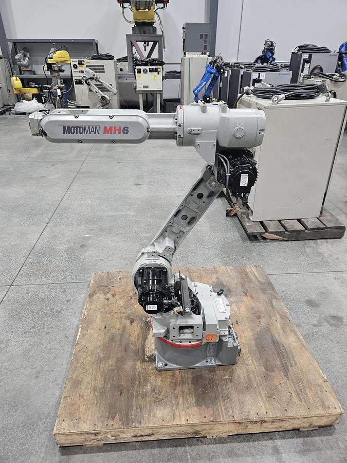 Used Yaskawa Motoman MH6 With DX100 Controller