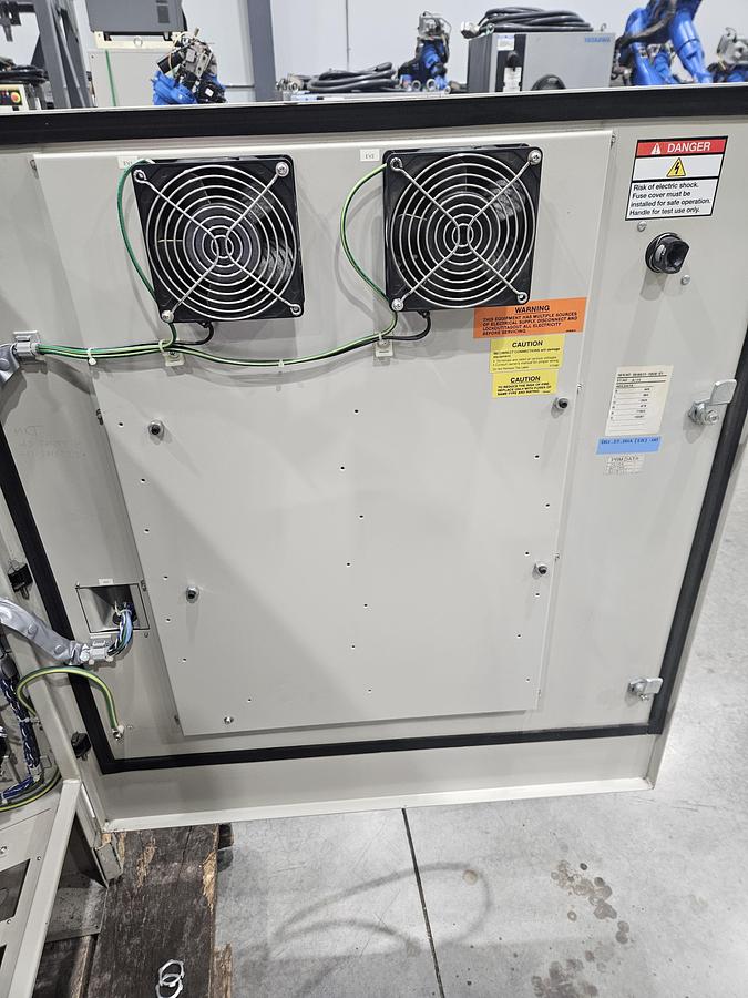 Used Yaskawa Motoman MH6 With DX100 Controller