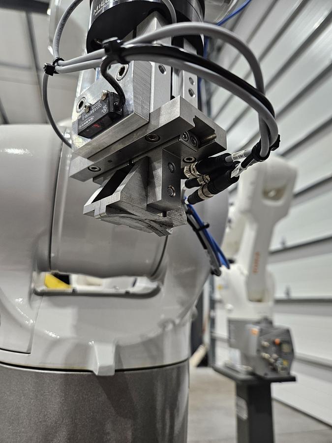 Used KUKA KR10 R1100-2HO Food Grade Industrial Robot With KRC5 Micro Controller