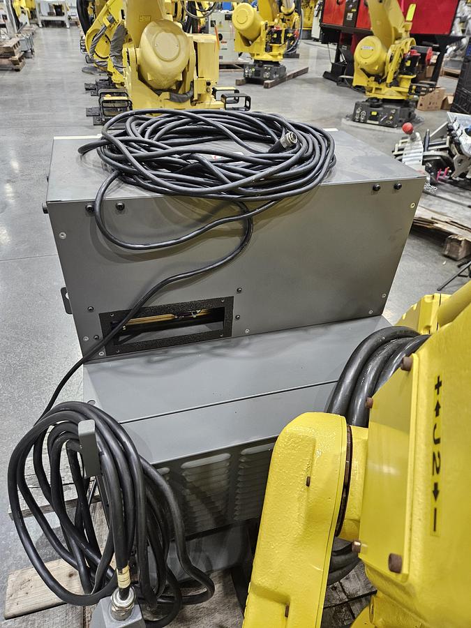 Used FANUC M-710ic/20M Industrial Robot With R-30ib Controller