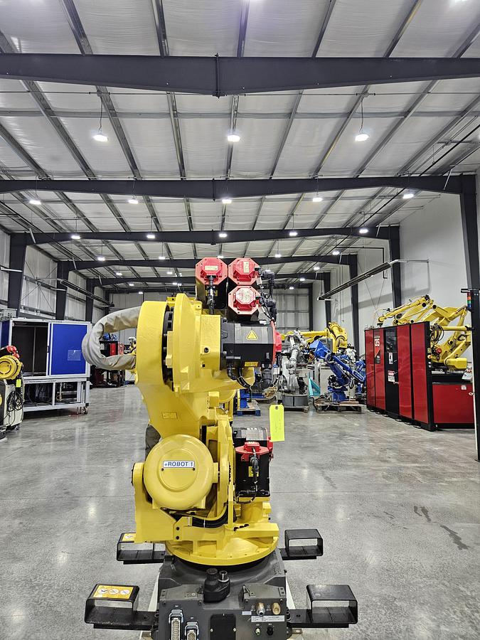 Used Fanuc R-2000ib/125L Industrial Robot With R-30ia Controller