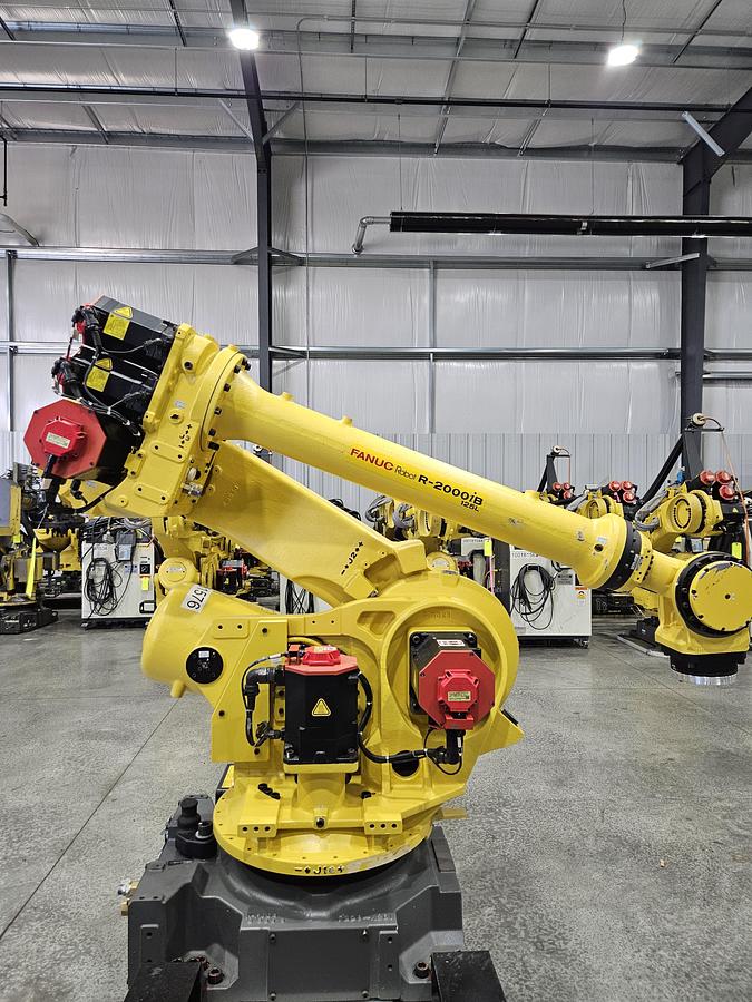 Used Fanuc R-2000ib/125L Industrial Robot With R-30ia Controller