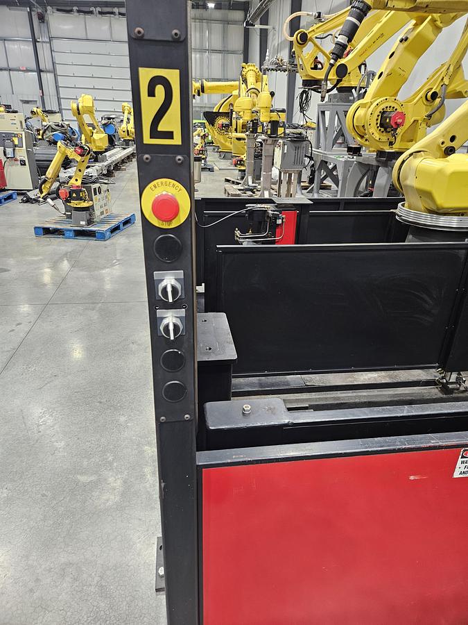 Used Lincoln system 35 weld cell Fanuc 120iC/10L with dual headstock positioners