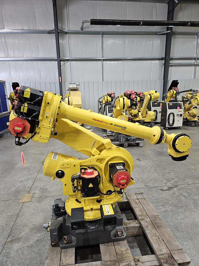 Used Fanuc R-2000ib/125L Industrial Robot With R-30ia Controller