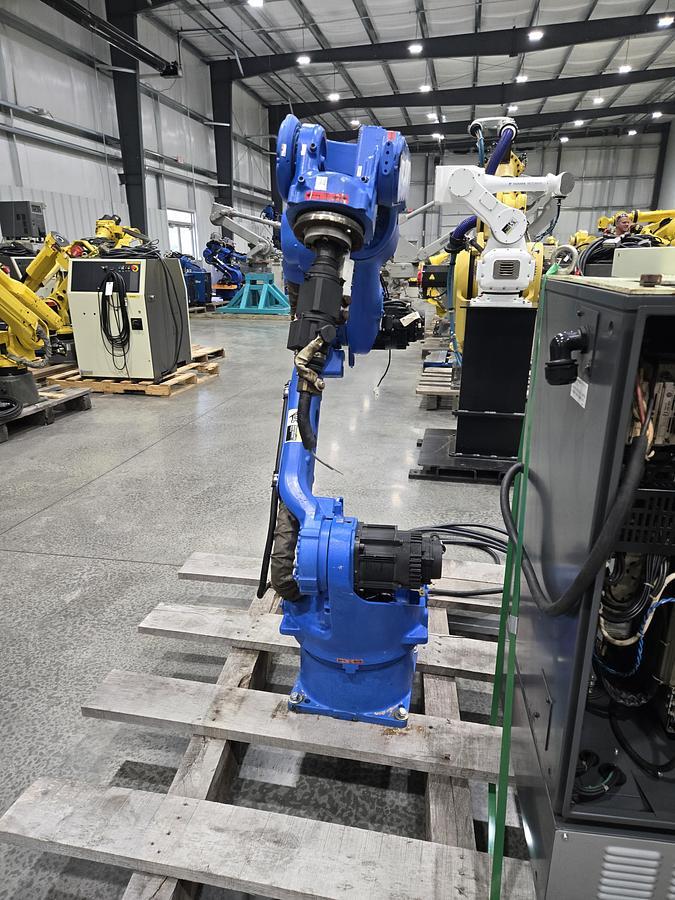 Used Yaskawa Motoman MA1440 Industrial Welding Robot With DX200 Controller