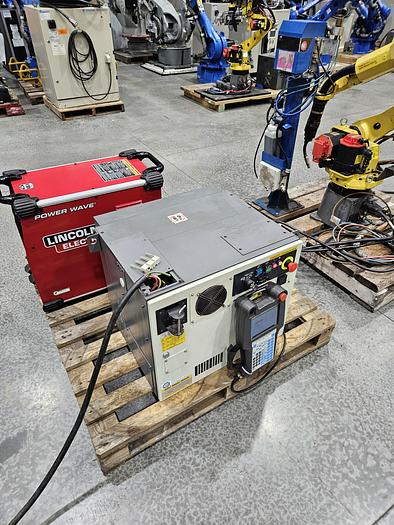 Used Fanuc Arcmate 100ic Industrial Welding Robot With Lincoln PW R450 And Reamer