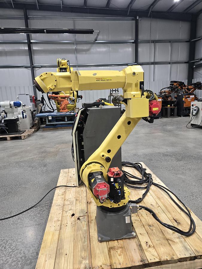 Used FANUC Arcmate 120ic Industrial Robot With R-30ia Controller