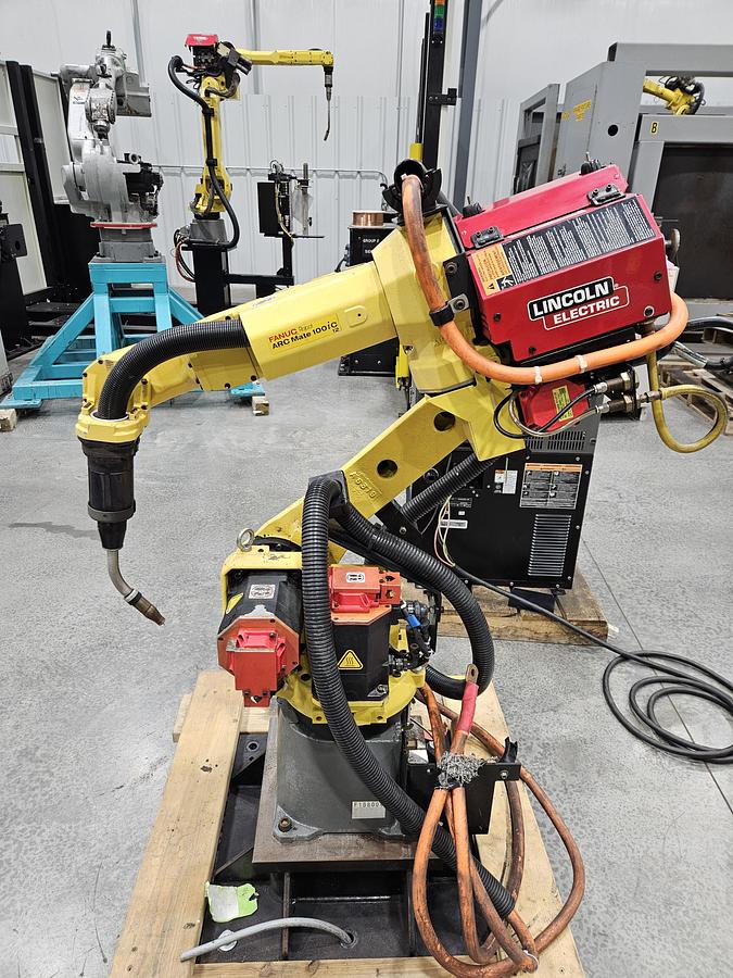 Used Fanuc Arcmate 100ic Industrial Robot With R-30ib Controller and Lincoln Powerwave i400