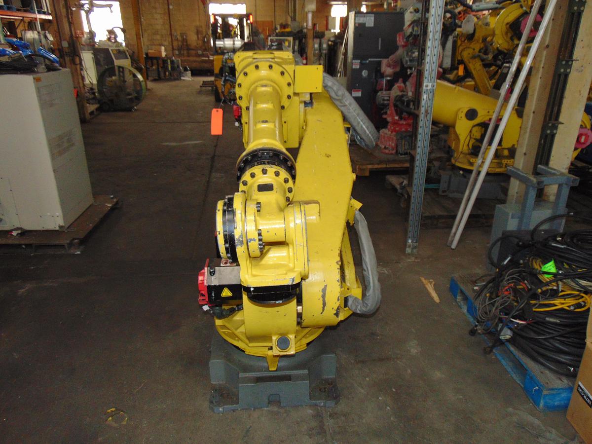 Used 2004 Fanuc R2000iA/165F