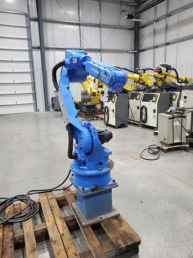 Used Yaskawa HP20D Industrial Handling Robot With DX100 Controller