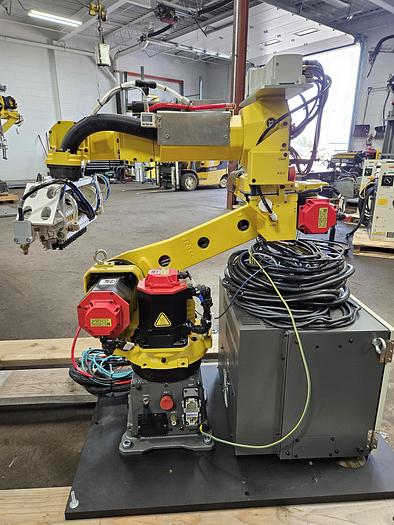 Used 2017 Fanuc M-10ia/12 Industrial Robot With R-30ib Controller, Vision and Custom Combo Suction/Finger Gripper - F197102