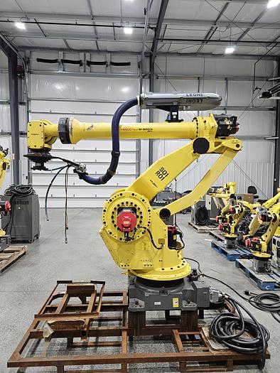 Used Fanuc M-900ia/260L Industrial Robot With R-30ia Controller